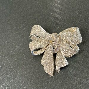 VINTAGE JOAN RIVERS BOW BROOCH